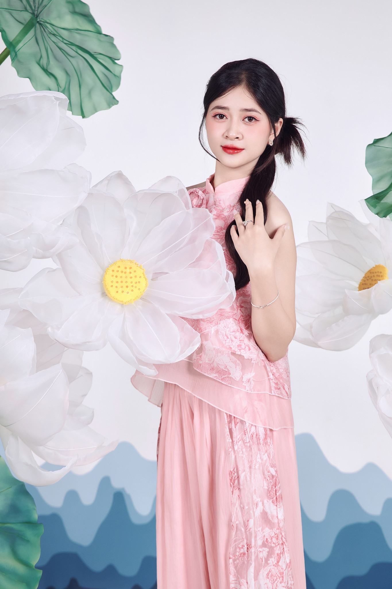 Trương Hoài Thương (SBD 45) là sinh viên khoa Thông tin Thư viện. Trương Hoài Thương (SBD 45) là sinh viên khoa Thông tin Thư viện.