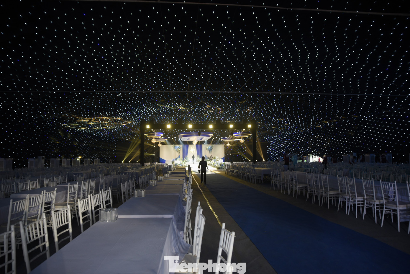 Dù thất vọng khi phải ngồi ghế dự bị, nam cầu thủ mong người hâm mộ hãy xem đó là câu chuyện quá khứ và ngừng chỉ trích HLV Troussier.