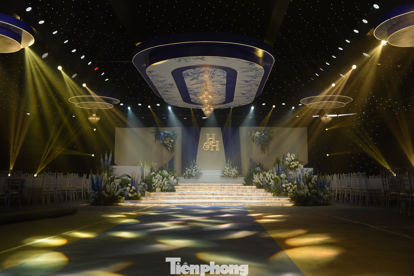 Ngay sau khi trận đấu giữa đội tuyển Việt Nam và Indonesia kết thúc, Quang Hải về nhà chuẩn bị cho đám cưới.