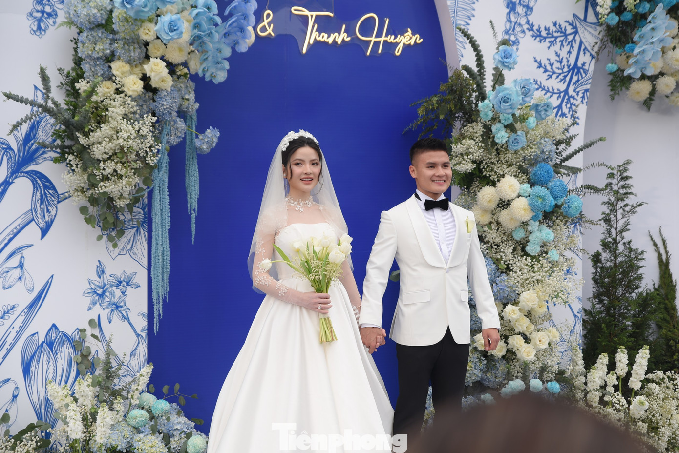 Nguyễn Quang Hải sinh năm 1997, hiện thi đấu cho CLB Công an Hà Nội tại V.League 1 và đội tuyển bóng đá quốc gia Việt Nam. Anh nhận danh hiệu Quả bóng vàng Việt Nam năm 2018. Chu Thanh Huyền sinh năm 2000, là hot girl có lượng người theo dõi lớn trên mạng xã hội. Cô kinh doanh tự do ngành hàng mỹ phẩm.