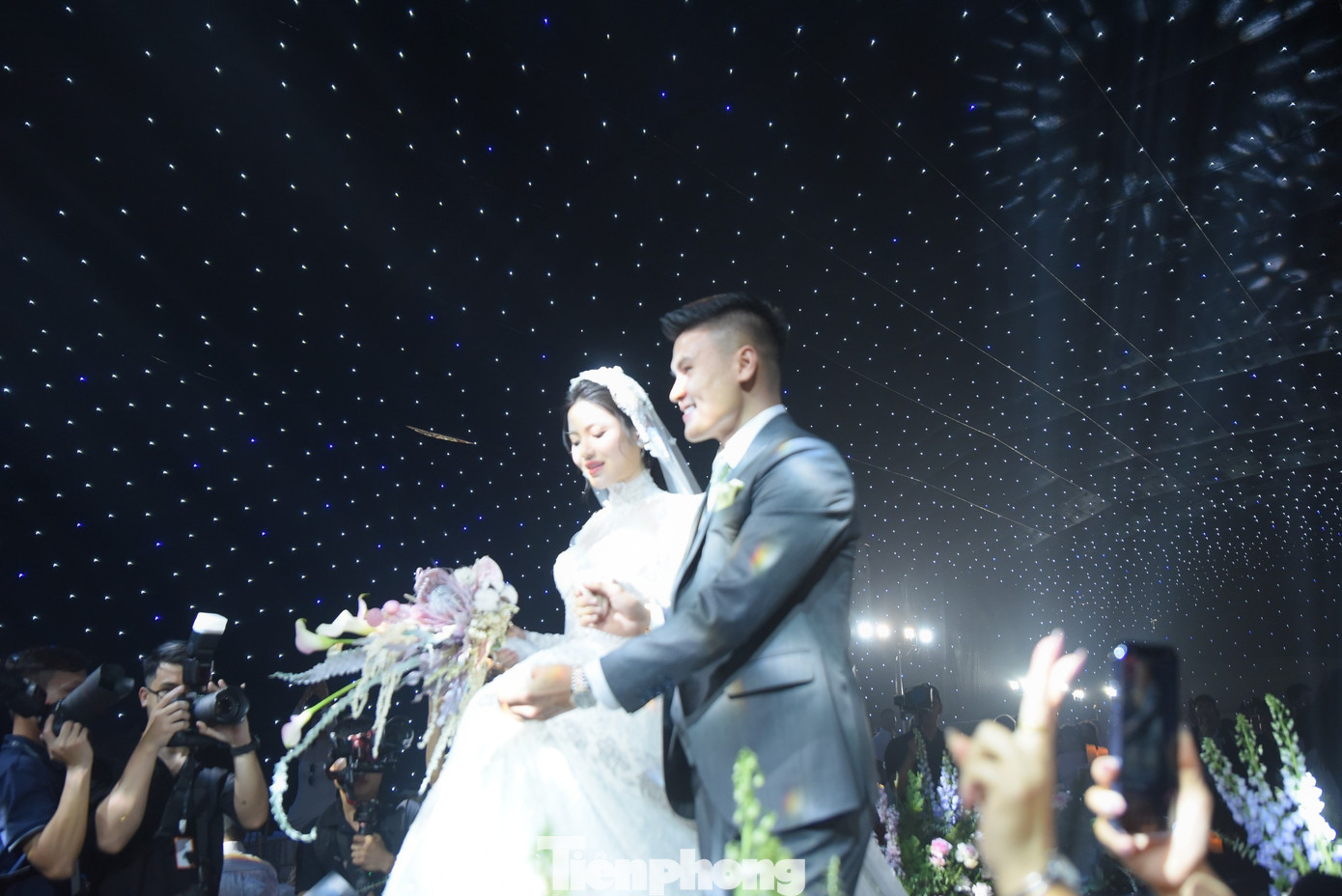 Nguyễn Quang Hải sinh năm 1997, hiện thi đấu cho CLB Công an Hà Nội tại V.League 1 và đội tuyển bóng đá quốc gia Việt Nam. Anh nhận danh hiệu Quả bóng vàng Việt Nam năm 2018.