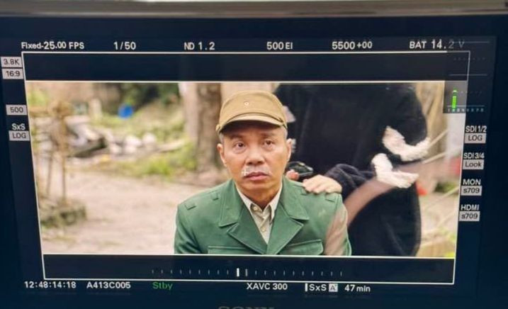 Ngọc Hà - vợ NSND Công Lý chia sẻ ảnh hậu trường đóng phim của chồng. "Có ai nhận ra anh Lý trong Trạm cứu hộ trái tim không? Thương lắm", cô viết. Ngọc Hà - vợ NSND Công Lý chia sẻ ảnh hậu trường đóng phim của chồng. "Có ai nhận ra anh Lý trong Trạm cứu hộ trái tim không? Thương lắm", cô viết.