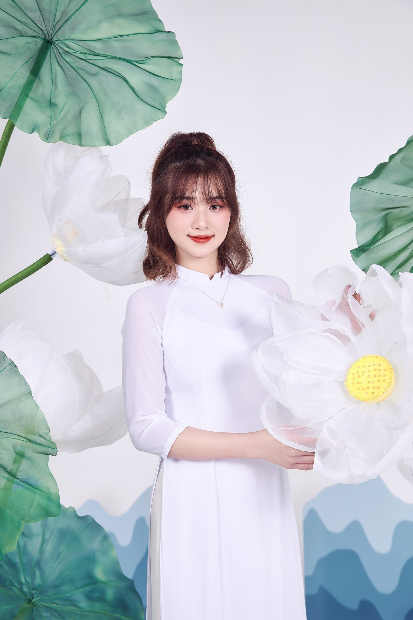 Ngô Thảo Nhi (SBD 34) là sinh viên khoa Văn hóa học. Ngô Thảo Nhi (SBD 34) là sinh viên khoa Văn hóa học.