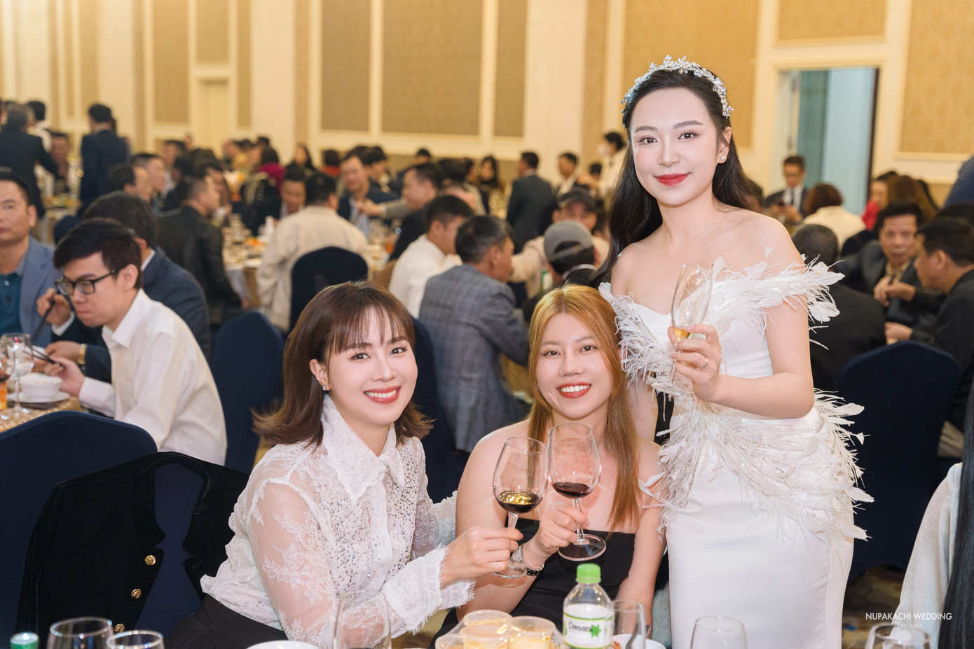 Cô từng đảm nhận nhiều vai diễn trong các phim như Những cô gái trong thành phố, Mê cung, Những nhân viên gương mẫu, Lửa ấm, Lối nhỏ vào đời, Thương nắng ngày về, Dưới bóng cây hạnh phúc...