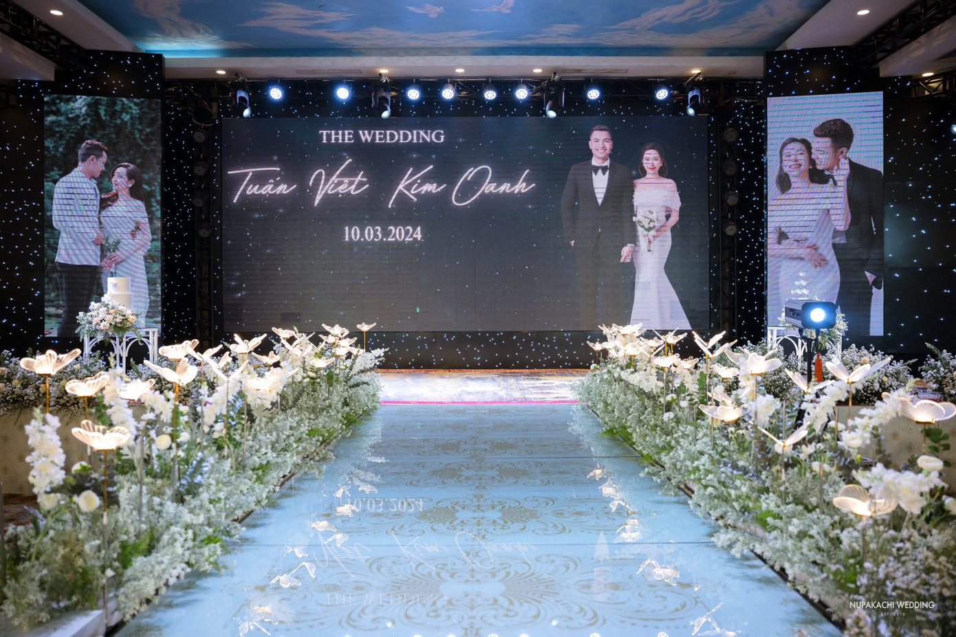 Sau lễ cưới tại Quảng Trị vào ngày 29/2, diễn viên Kim Oanh và Vũ Tuấn Việt tiếp tục tổ chức tiệc tại Hải Dương - quê nhà chú rể. Hôn lễ có sự góp mặt của gia đình, họ hàng và những người bạn thân thiết trong showbiz.