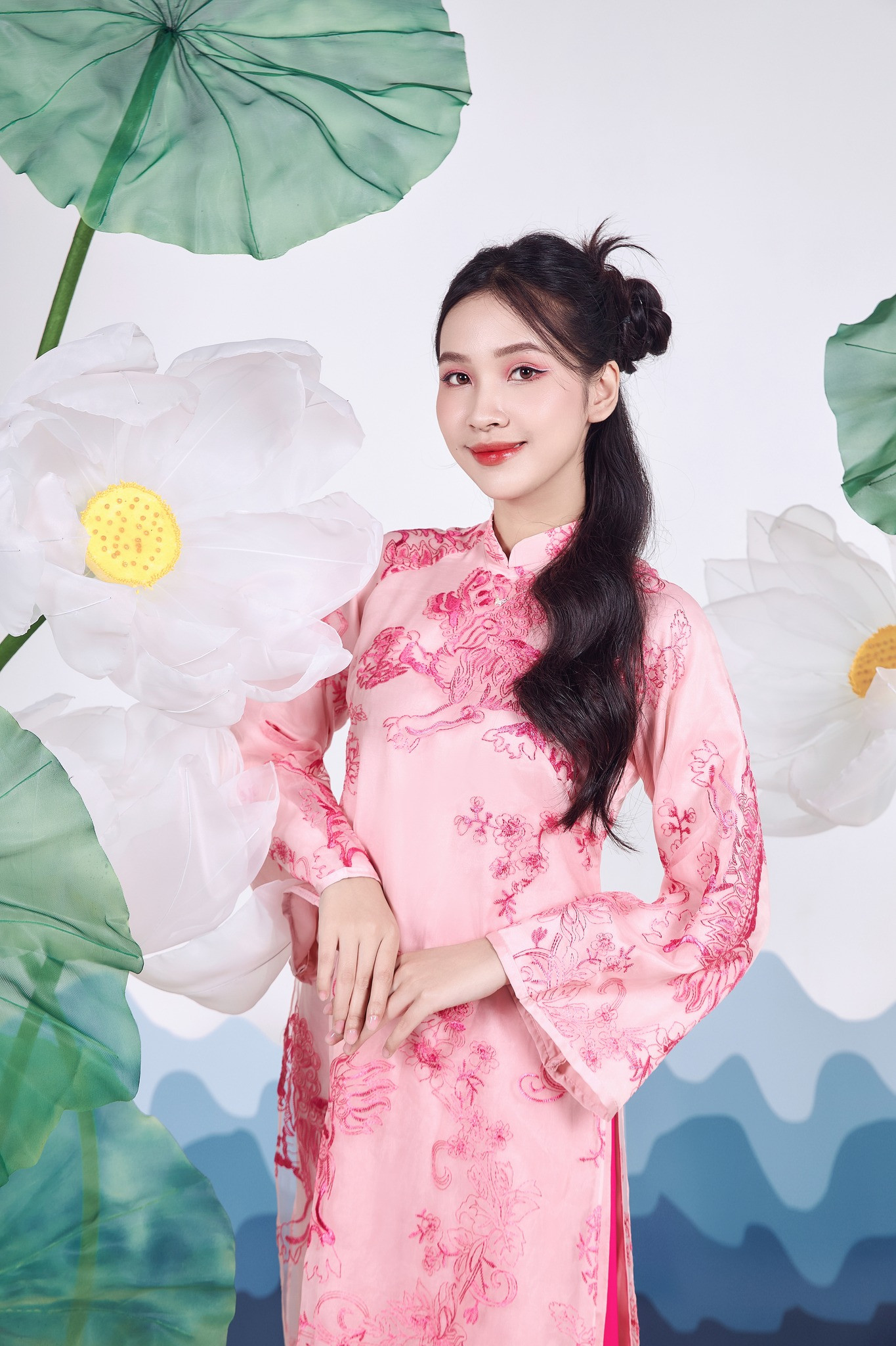 Nguyễn Thị Diệu My (SBD 31) là sinh viên khoa Quản lý Văn hóa Nghệ thuật. Nguyễn Thị Diệu My (SBD 31) là sinh viên khoa Quản lý Văn hóa Nghệ thuật.