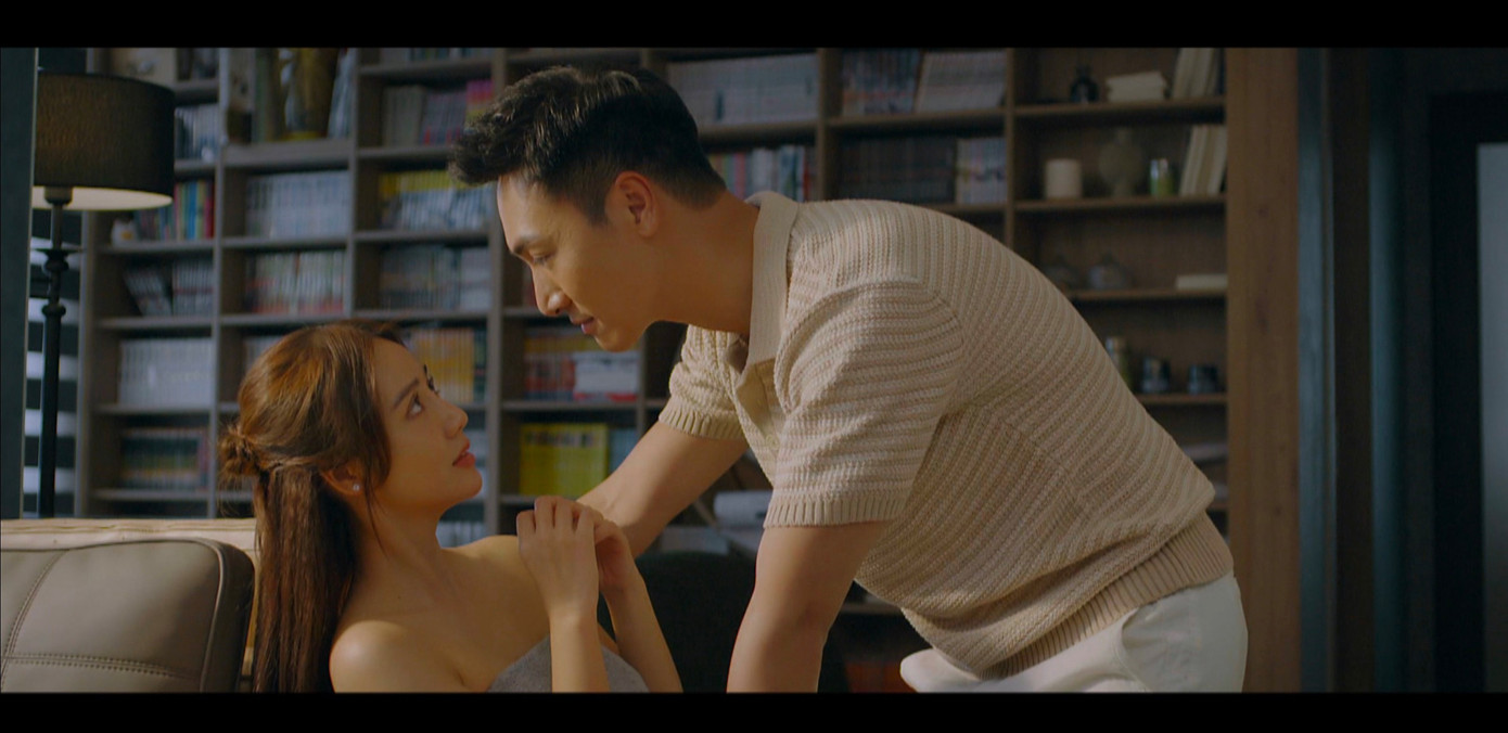 Diễn xuất của Huyền Lizzie và Mạnh Trường bị chê thiếu cảm xúc, gượng gạo.