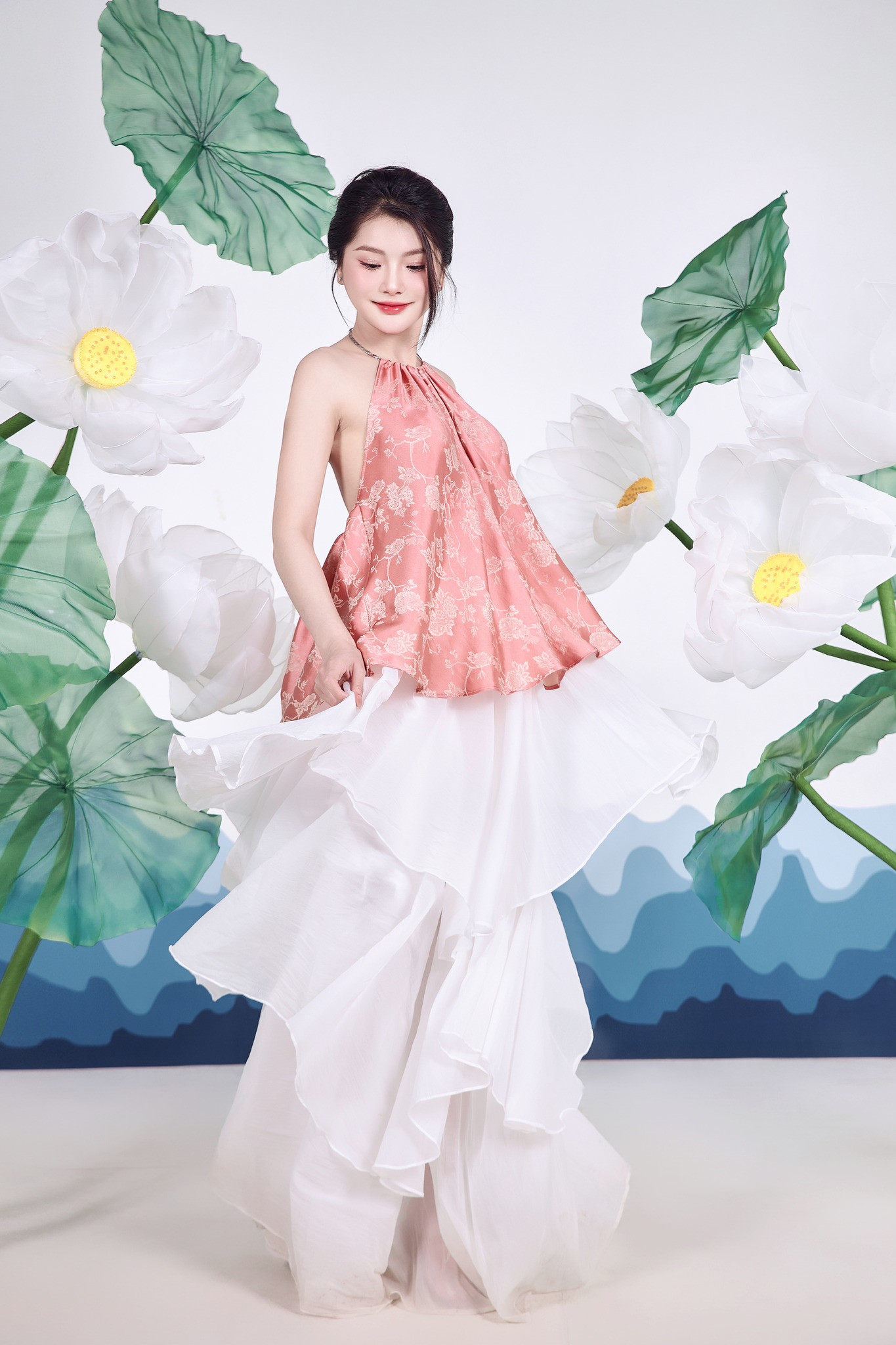 Trong suốt cuộc thi, Khánh Linh nhận được sự đánh giá cao của Ban giám khảo. Bên cạnh khả năng ứng xử tốt, nữ sinh còn có năng khiếu hát, múa và giao tiếp bằng tiếng Anh. Cô từng gây ấn tượng khi tham gia Miss Grand Vietnam 2022 và lọt vào vòng Chung kết của cuộc thi.