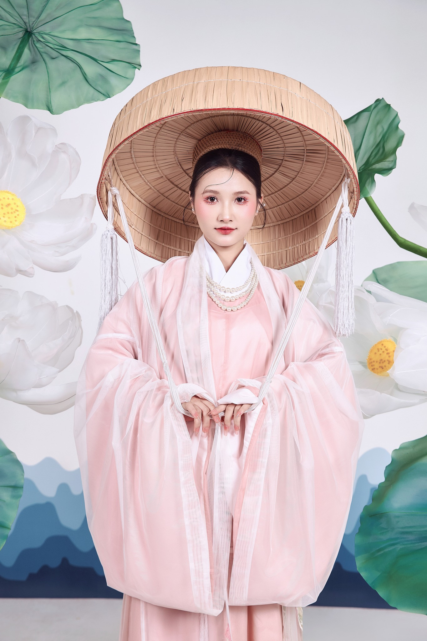 Trần Thị Bảo Chinh (SBD 12), là sinh viên khoa Xuất bản Phát hành. Trần Thị Bảo Chinh (SBD 12), là sinh viên khoa Xuất bản Phát hành.