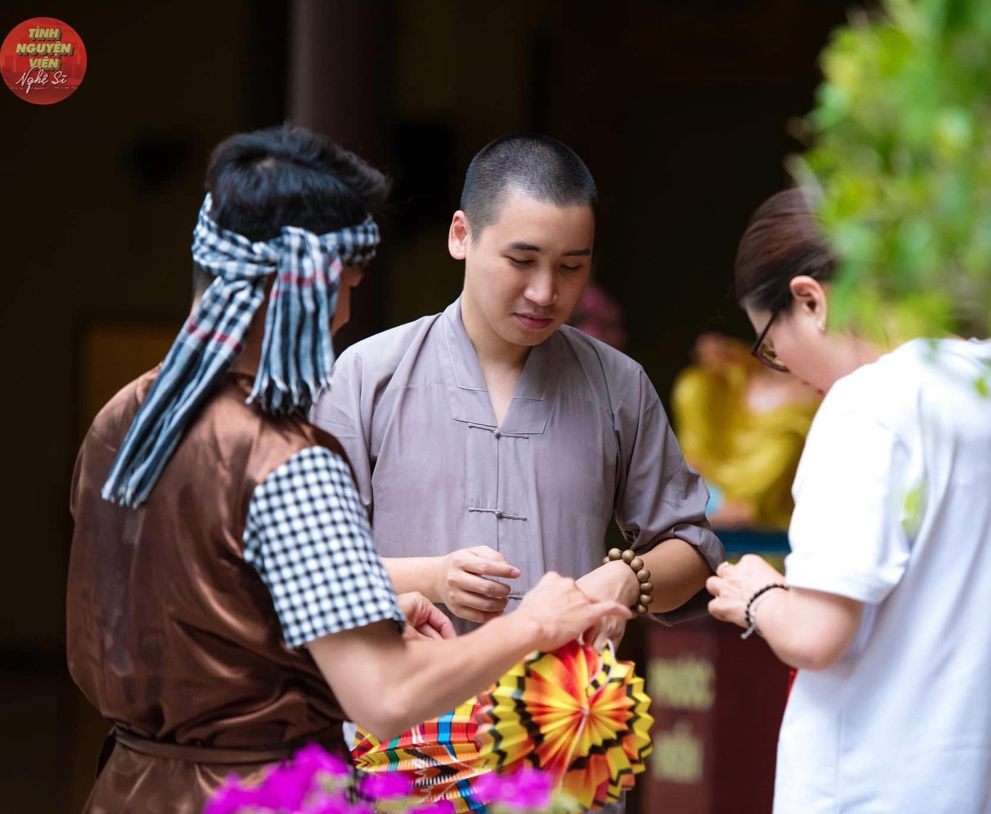 Theo Huy Cung, phần lớn thời gian hiện tại anh dành cho việc tu tập và chăm sóc các cháu nhỏ, người già neo đơn tại một mái ấm tình thương.