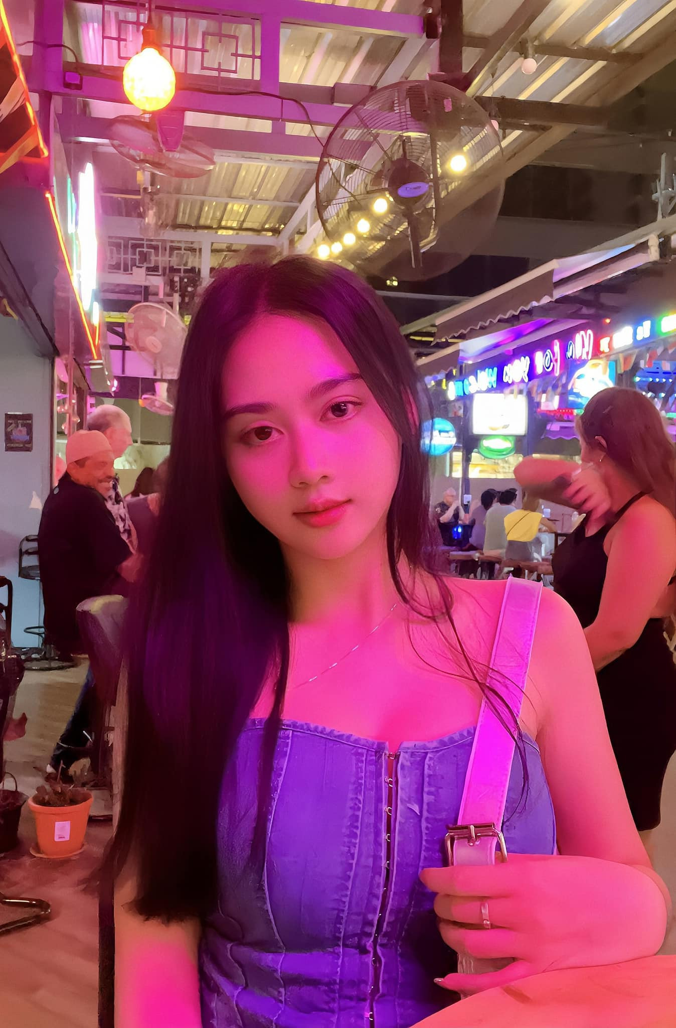 Hoài Lâm từng chia sẻ bạn gái là nguồn động lực, luôn ở bên, giúp đỡ anh trong quãng thời gian khó khăn.