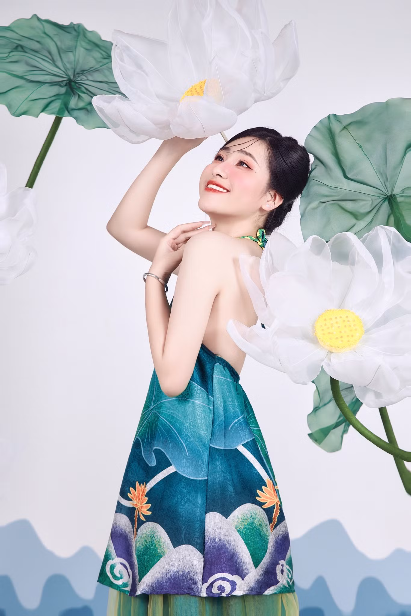 Đỗ Thị Thuý Ngần (SBD 33) khoa Văn hóa học. Đỗ Thị Thuý Ngần (SBD 33) khoa Văn hóa học.