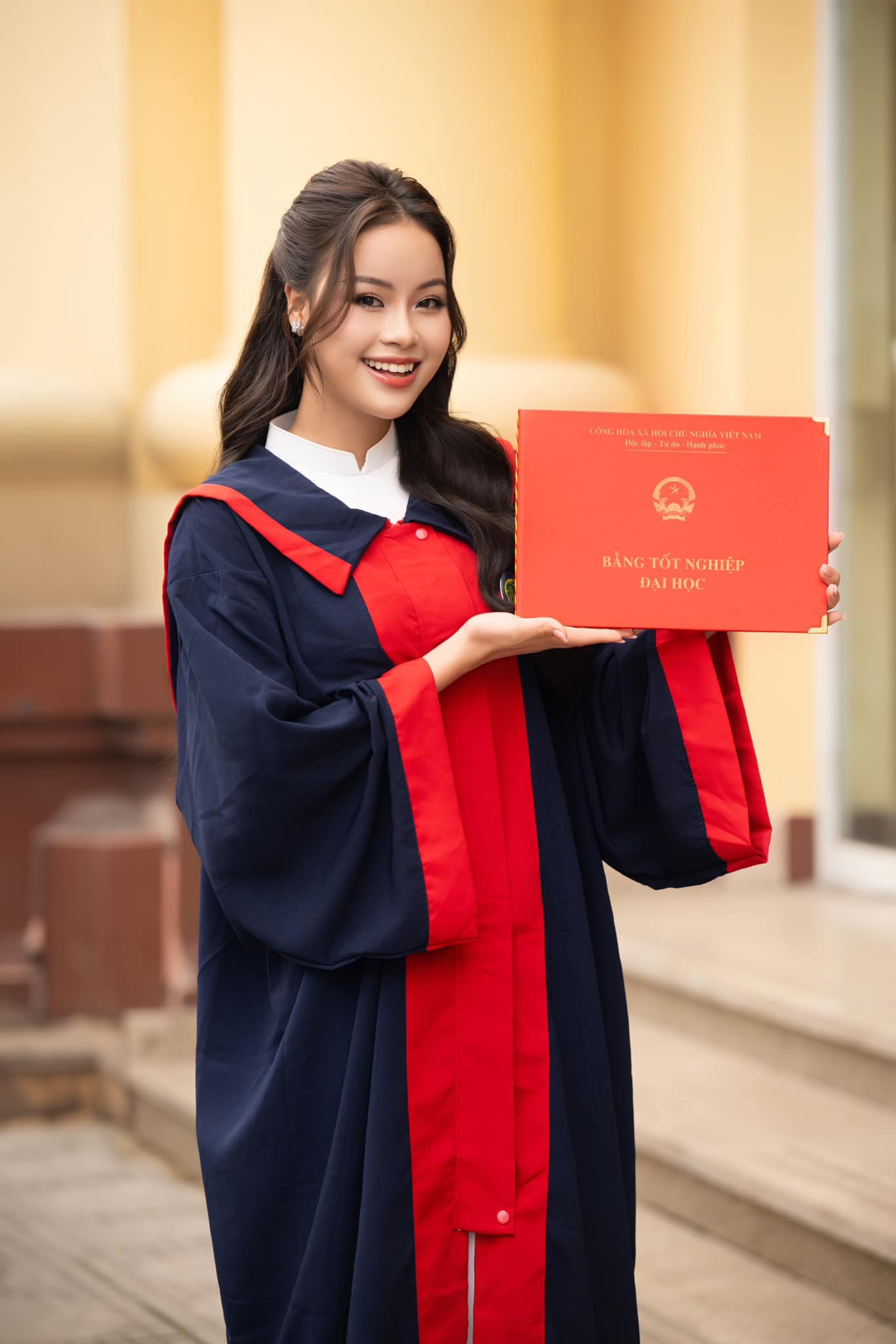 Đào Hiền trong ngày nhận bằng tốt nghiệp.