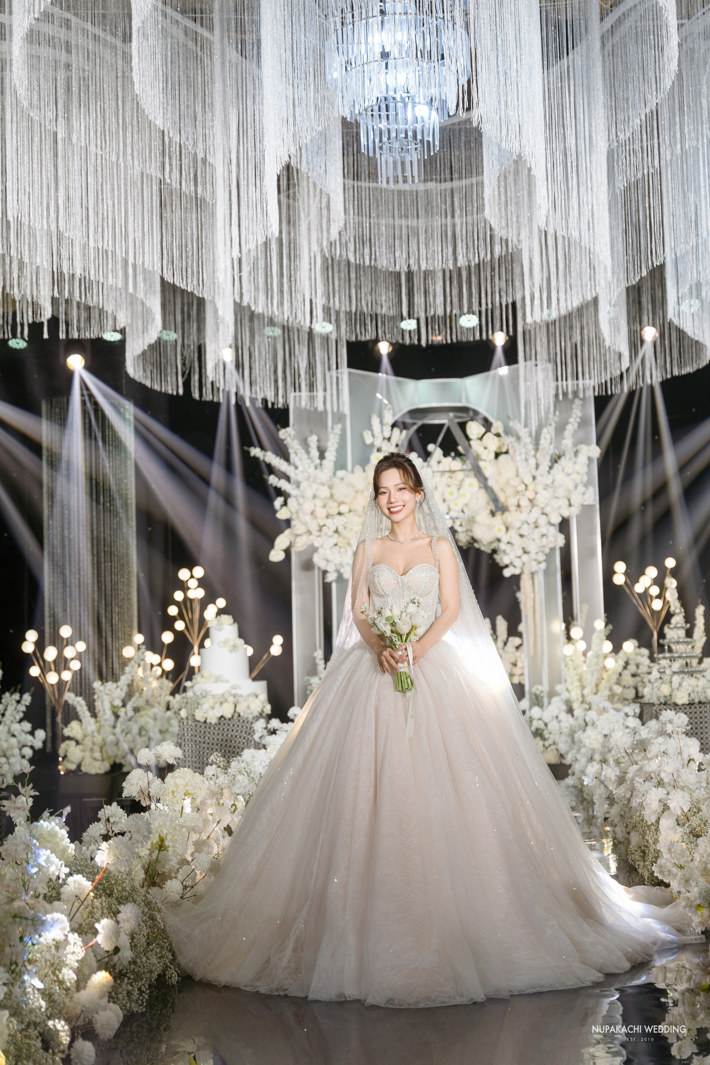 Váy cưới trị giá 200 triệu đồng của Ngọc Anh. Ảnh: Nupakachi Wedding.