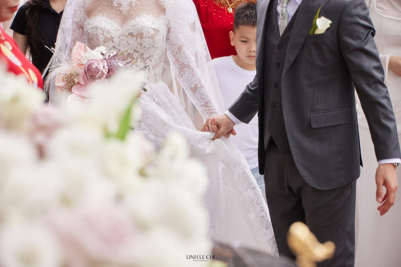 Mẫu váy mà Chu Thanh Huyền lựa chọn thuộc dòng Gold Premium có giá thuê 75 triệu đồng, giá bán 150 triệu đồng. Ảnh: Lê Chí Linh.