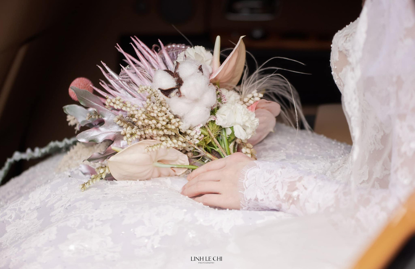 Mẫu váy mà Chu Thanh Huyền lựa chọn thuộc dòng Gold Premium có giá thuê 75 triệu đồng, giá bán 150 triệu đồng. Ảnh: Lê Chí Linh.