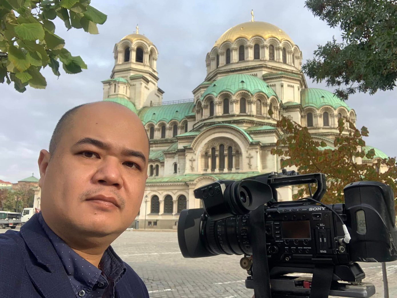 Quay phim Vương Khánh Trần Linh qua đời do nhồi máu cơ tim. Quay phim Vương Khánh Trần Linh qua đời do nhồi máu cơ tim.