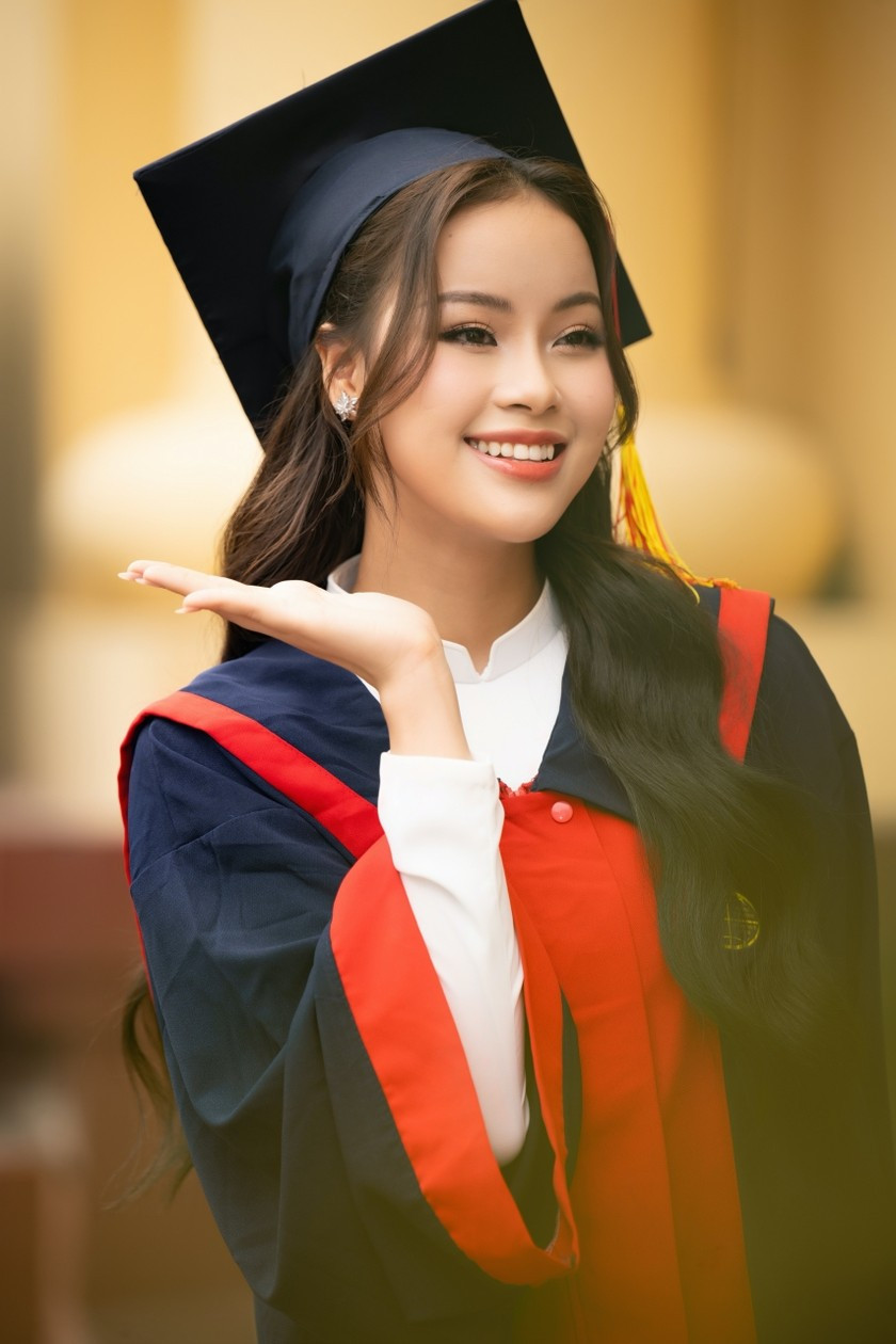 Đào Hiền trong ngày nhận bằng tốt nghiệp.