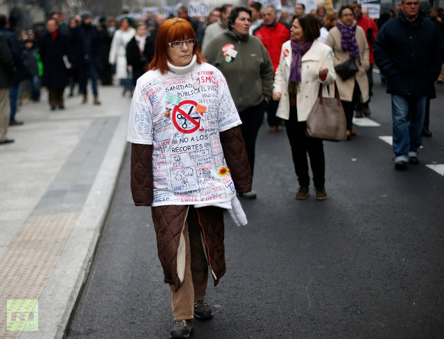 Những trang phục phản đối vấn đề y tế đang thay đổi tại Tây Ban Nha . Những trang phục phản đối vấn đề y tế đang thay đổi tại Tây Ban Nha