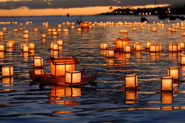 Lễ Obon, ngày lễ báo hiếu ở Nhật Bản, được tổ chức vào tháng 8 hàng năm.