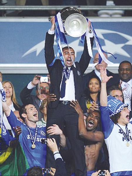 HLV tạm quyền Di Matteo vẫn có cơ hội trở thành HLV chính thức của Chelsea sau khi đưa đội bóng lên đỉnh vinh quang Ảnh: Getty Images