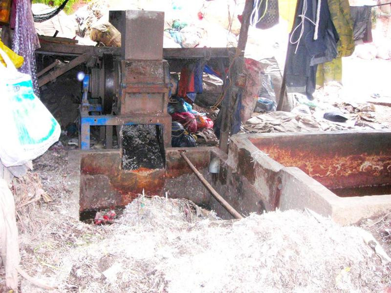 Chiếc máy xay “rác tổng hợp” trước khi bán cho các cơ sở làm hạt nhựa