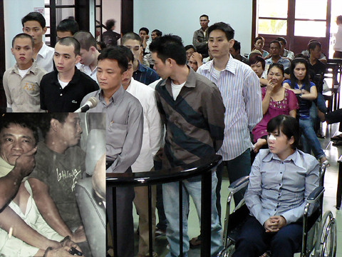 Bình con bị còng tay (ảnh nhỏ ngày 20-10) và trước vành móng ngựa cùng Hạnh Nhật, Ánh Phú ngày 3-3-2009. Bình con bị còng tay (ảnh nhỏ ngày 20-10) và trước vành móng ngựa cùng Hạnh Nhật, Ánh Phú ngày 3-3-2009