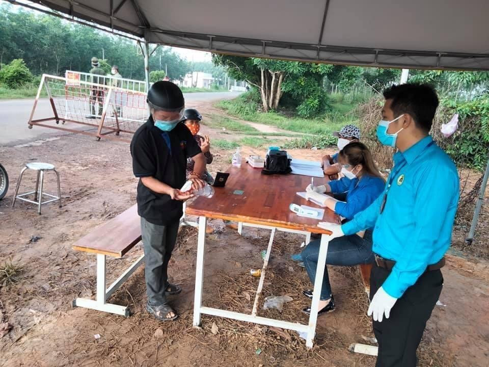 Một chốt kiểm tra COVID-19 trên địa bàn tỉnh Tây Ninh. Một chốt kiểm tra COVID-19 trên địa bàn tỉnh Tây Ninh.