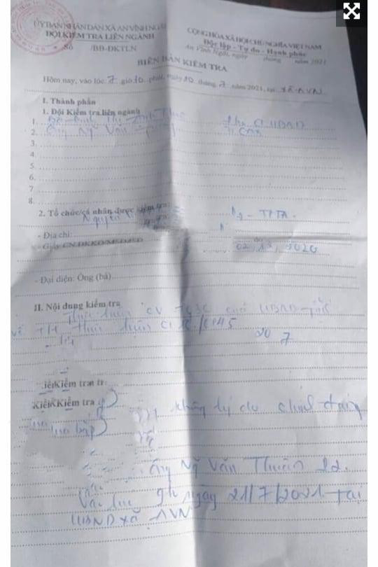 Nam thanh niên bị lập biên bản vì ra đường không có lý do chính đáng. Nam thanh niên bị lập biên bản vì ra đường không có lý do chính đáng.