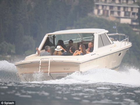 Cặp đôi đang có kỳ nghỉ lãng mạn tại Ý để kỷ niệm 1 năm ngày hẹn hò