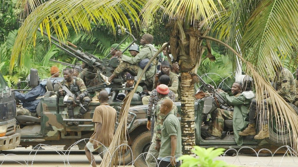 Binh lính trung thành với tổng thống đắc cử Alassane Ouattara