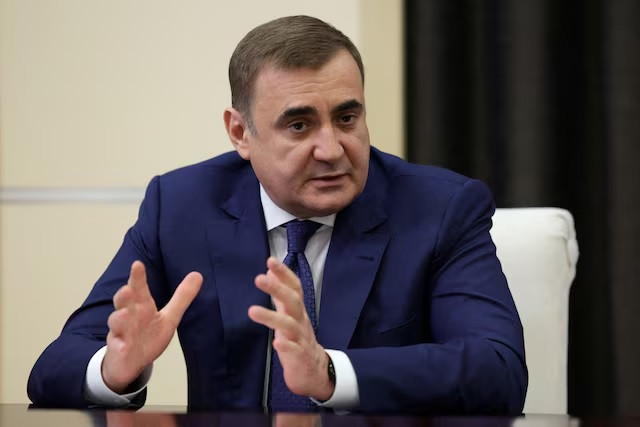 Thống đốc tỉnh vùng Tula Aleksey Dyumin, cựu vệ sĩ của Tổng thống Nga Vladimir Putin, tham dự cuộc gặp với ông Putin ngày 2/5/2024. Ảnh: Sputnik. Thống đốc tỉnh vùng Tula Aleksey Dyumin, cựu vệ sĩ của Tổng thống Nga Vladimir Putin, tham dự cuộc gặp với ông Putin ngày 2/5/2024. Ảnh: Sputnik.