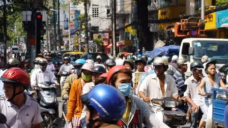 Giao thông qua khu vực xảy ra sự cố gặp nhiều khó khăn