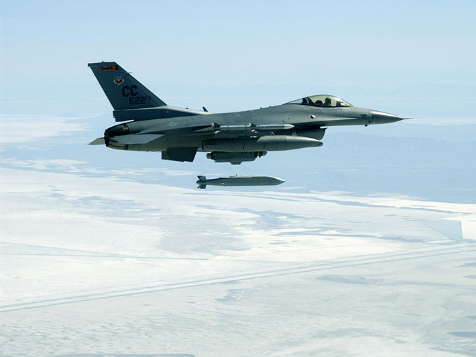 F/A-18F “Super Hornet” phóng JSOW C-1