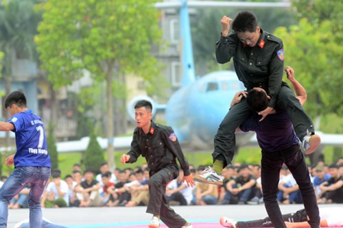 Mục kích Cảnh sát dự bị đặc nhiệm diễn tập bắt khủng bố ảnh 2