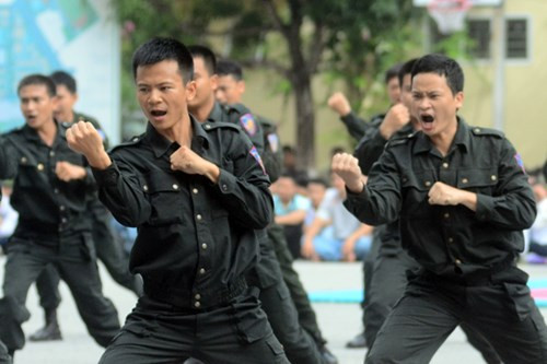 Mục kích Cảnh sát dự bị đặc nhiệm diễn tập bắt khủng bố ảnh 1