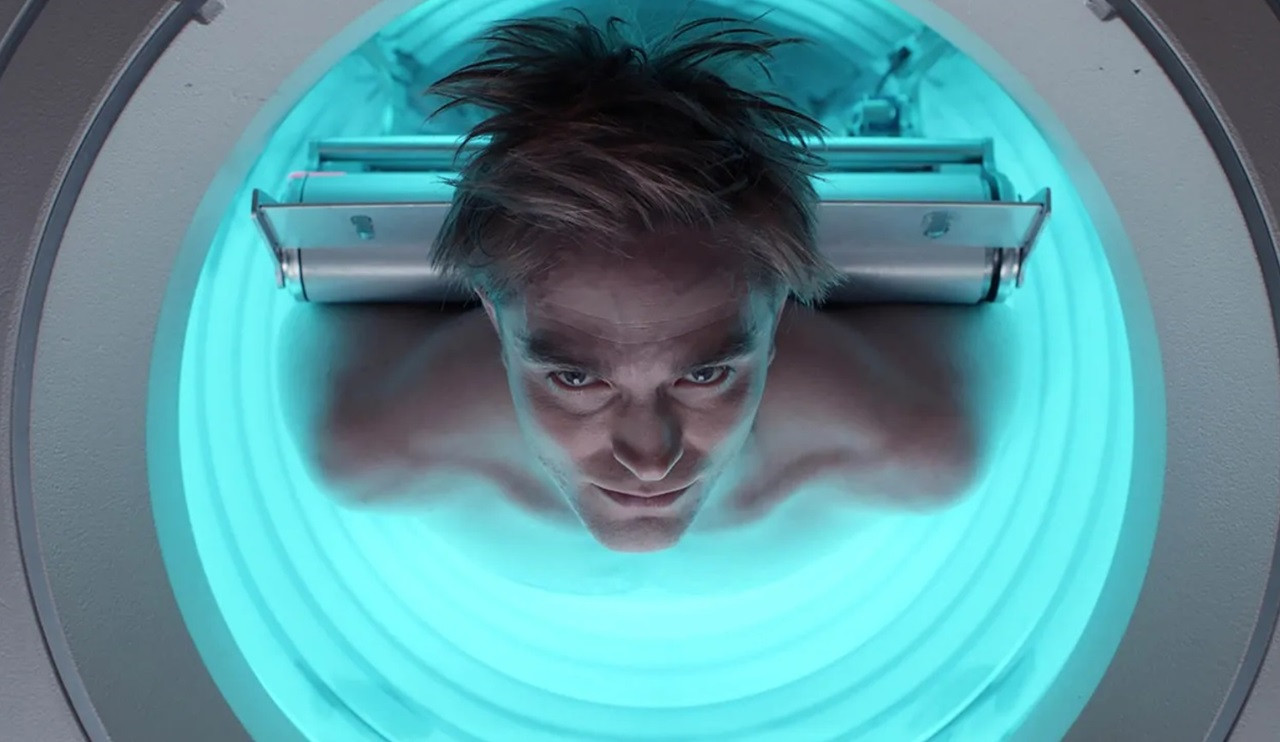 Mang danh "bất tử" nhưng thật ra thứ Mickey phải chịu đựng là nỗi đau cái chết lặp lại vô số lần. Mang danh "bất tử" nhưng thật ra thứ Mickey phải chịu đựng là nỗi đau cái chết lặp lại vô số lần.