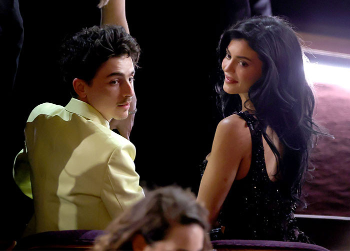 Kylie Jenner đã ôm an ủi Timothée Chalamet ngay tại buổi lễ sau khi anh trượt giải. Ảnh: Kevin Winter/Getty Images Kylie Jenner đã ôm an ủi Timothée Chalamet ngay tại buổi lễ sau khi anh trượt giải. Ảnh: Kevin Winter/Getty Images