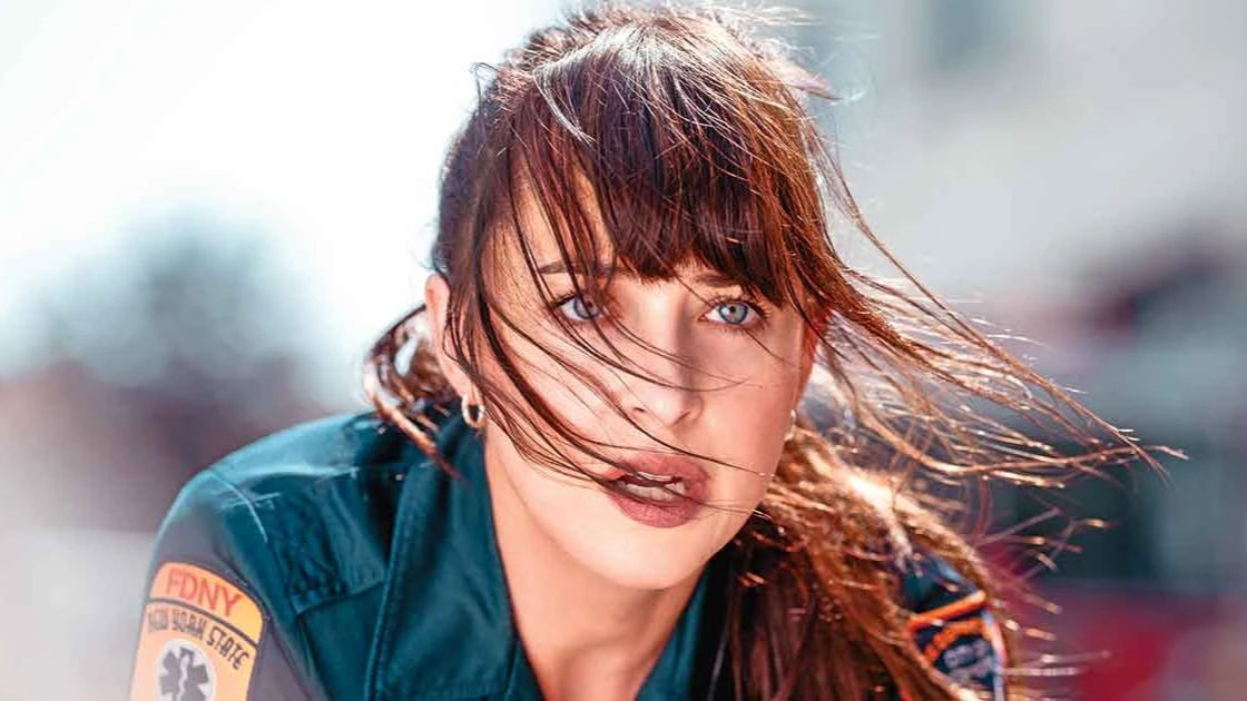 Kịch bản phim có nhiều tình tiết vô lý, khó hiểu.