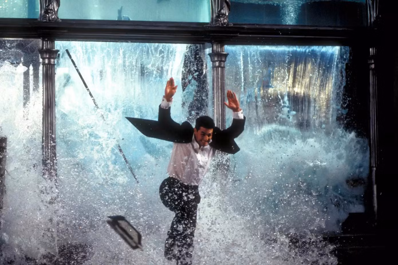 Tom Cruise trong "Nhiệm Vụ Bất Khả Thi" (1996). Ảnh: Murray Close/Getty