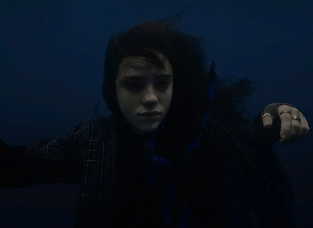 Một số hình ảnh chụp dưới nước của Billie.