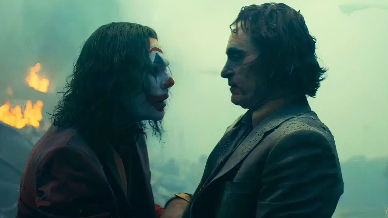 Phân cảnh ngụ ý Arthur đối diện và chạy khỏi &quot;cái bóng&quot; Joker đeo bám gã bấy lâu.