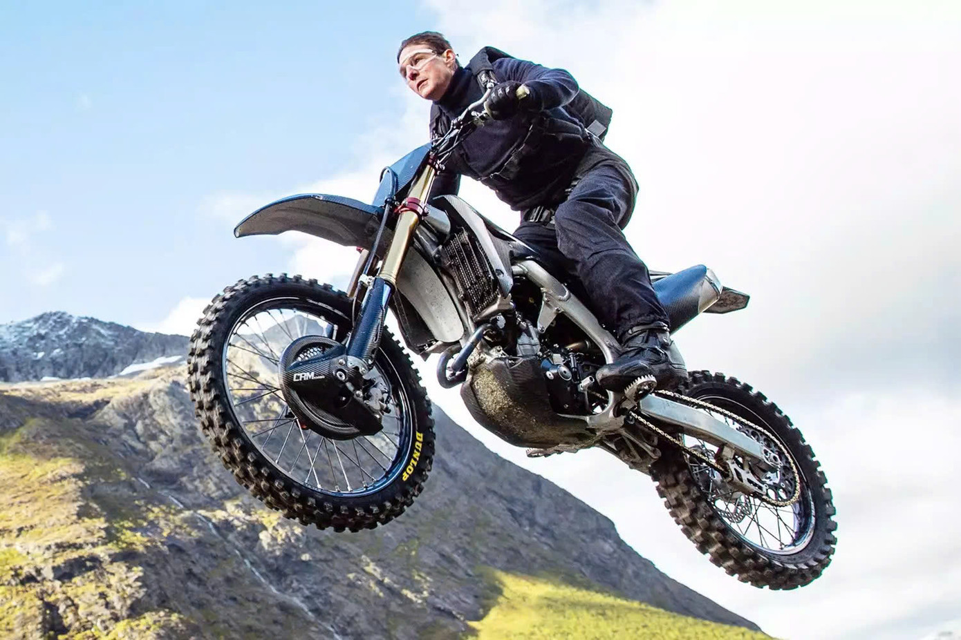 Tài tử thực hiện cảnh hành động mạo hiểm này khi đã ở ngưỡng 60. Ảnh: Paramount Pictures Tài tử thực hiện cảnh hành động mạo hiểm này khi đã ở ngưỡng 60. Ảnh: Paramount Pictures