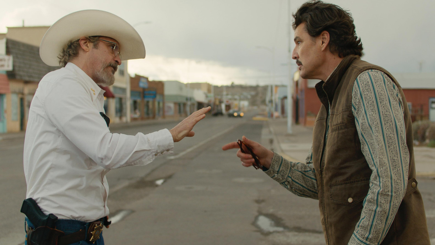 Joaquin Phoenix và Pedro Pascal đối đầu nhưng vẫn phải giữ &quot;khoảng cách an toàn&quot;. Ảnh: A24