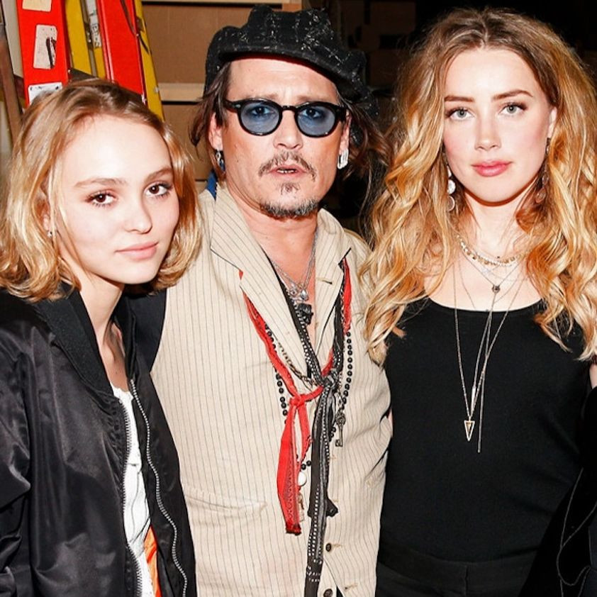Johnny Depp, Lily-Rose Depp và Amber Heard từng có mối quan hệ gần gũi. Johnny Depp, Lily-Rose Depp và Amber Heard từng có mối quan hệ gần gũi.