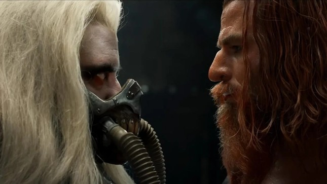 Dementus và "Joe Bất Tử" trong cuộc chiến giành quyền cai trị. Dementus và "Joe Bất Tử" trong cuộc chiến giành quyền cai trị.