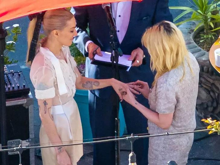 Kristen Stewart và Dylan Meyer âm thầm kết hôn vào cuối tuần qua. Ảnh: Backgrid