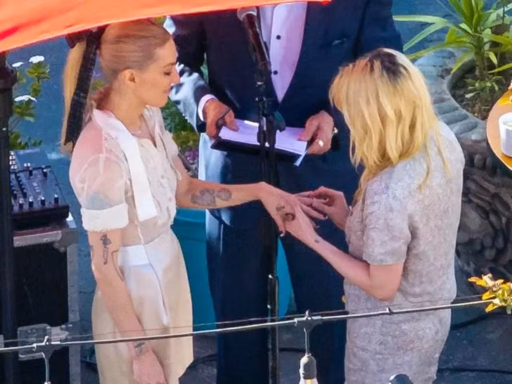 Kristen Stewart và Dylan Meyer âm thầm kết hôn vào cuối tuần qua. Ảnh: Backgrid