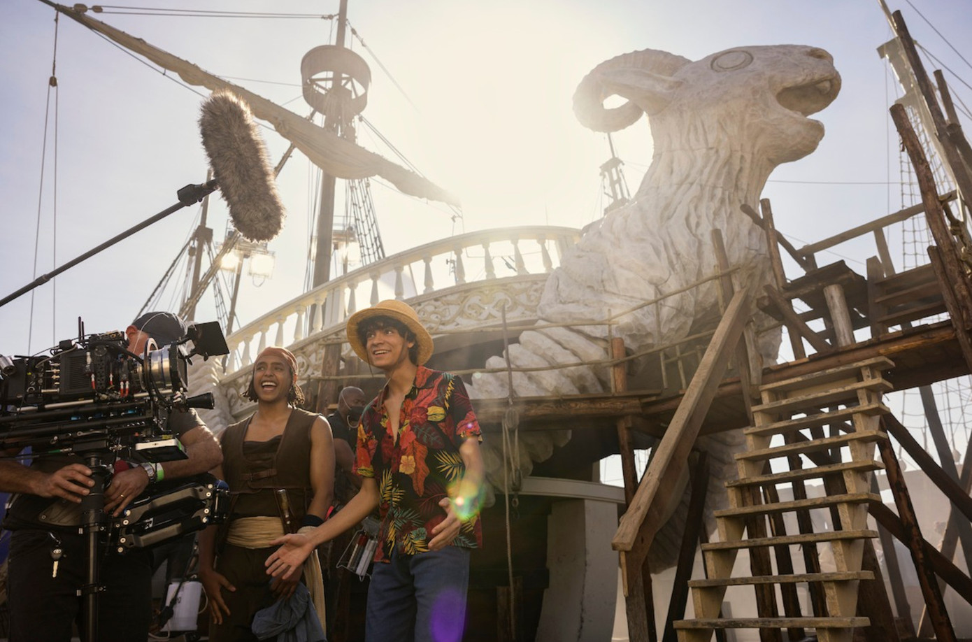 Và Jacob Romero cầm lên chiếc ná cao su cho Usopp.