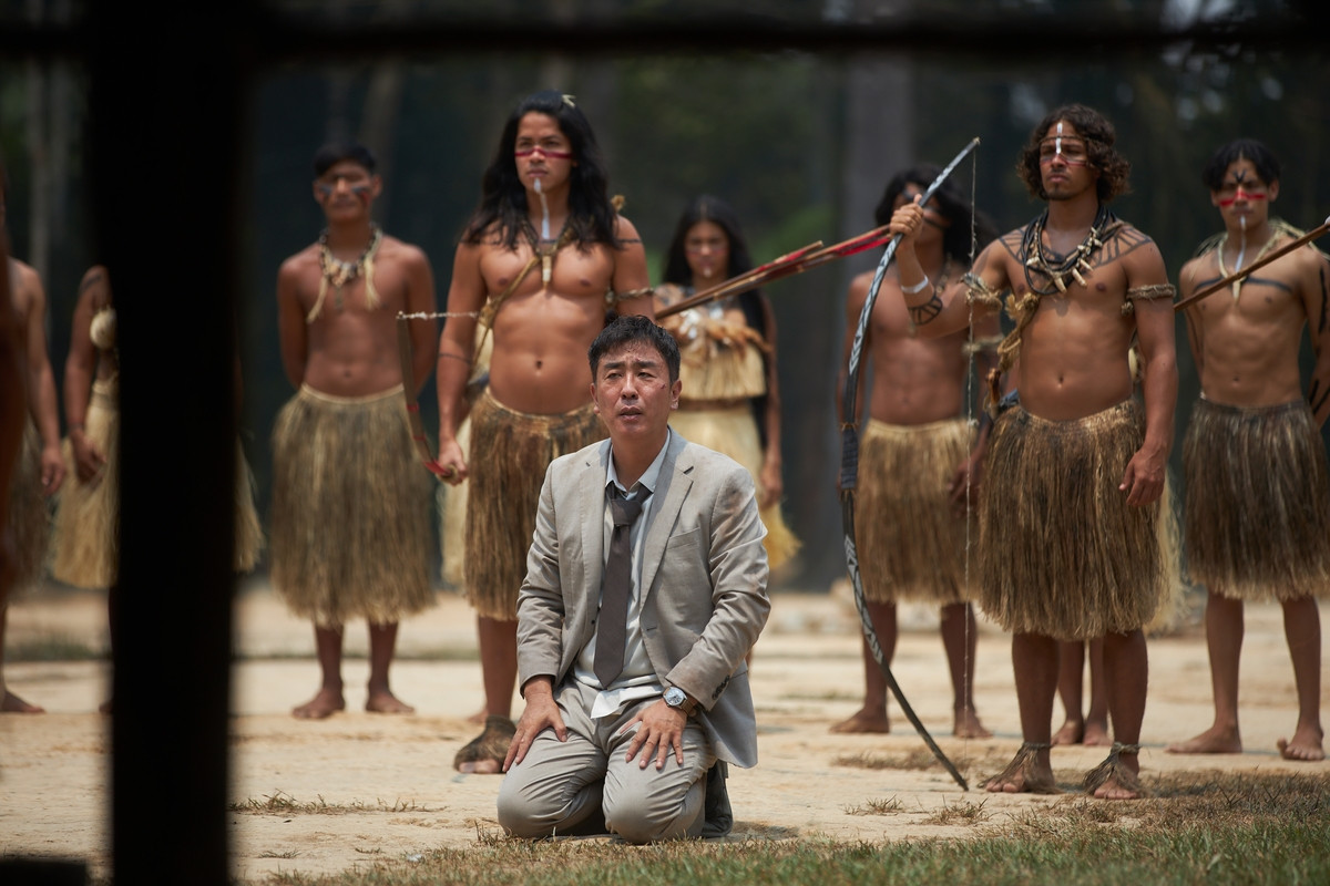 Jin-bong nhiều lần suýt bị giết bởi rào cản về ngôn ngữ, văn hóa.